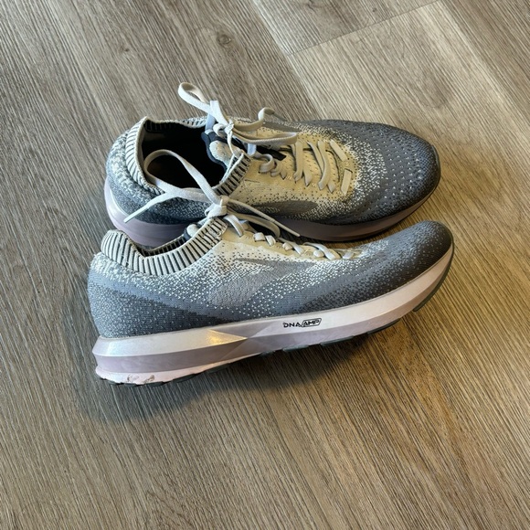 Women’s BROOKS Levitate 2 Running Shoes - Picture 2 of 7